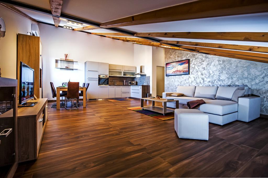 Apartment The Loft 罗维尼 外观 照片