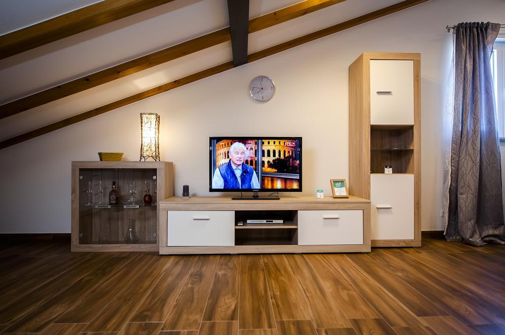 Apartment The Loft 罗维尼 外观 照片